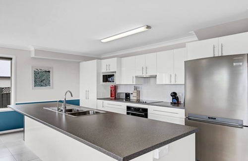 Culburra Beach House | Sandy C - immaculate modern home with outdoor spa and stunning lake views.