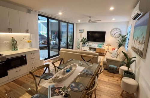 Huskisson Apartment | Sandy Paws and Salty Zoomies