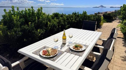 Corlette House | Sandy Point Escape