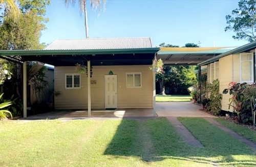 Toogoom Cabin | Sandy Toes Beachside Pad-Walkway to Toogoom Beach-Sleeps 4-BBQ-Plunge Pool