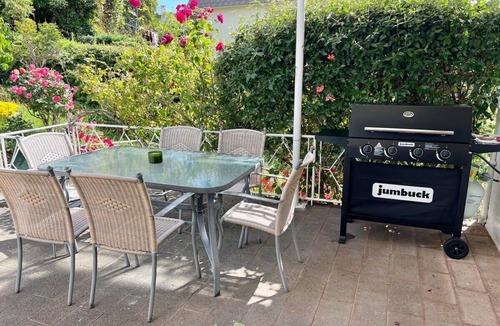 Sandy Bay House | SandyBay Garden Hideaway