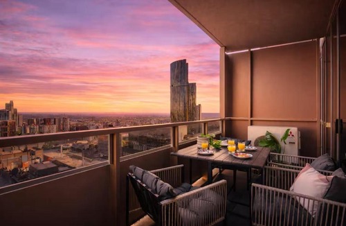 Southbank Apartment | SANS SOUCI Level 36 Skyline & Bayview 2Bed 2Bath Apt with Free Parking Near Crown