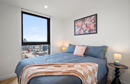 Southbank Apartment | SANS SOUCI Level 36 Skyline & Bayview 2Bed 2Bath Apt with Free Parking Near Crown