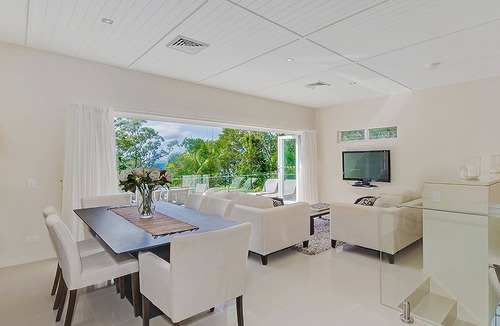 Noosa Heads Villa | SANTORINI - Stunning Little Cove Private Villa