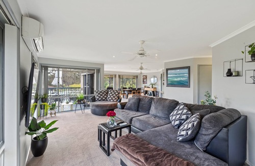 Eden Cottage | Sapphire Belle: Views and boat Parking
