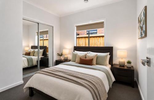 Plumpton House | Sara by Ready Set Stay