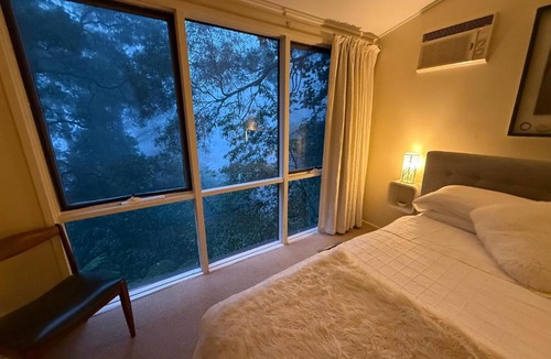 Sassafras House | Sassafras Treehouse Private home in the Dandenong Ranges, Victoria