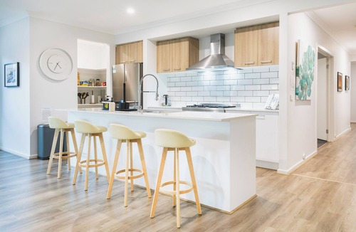 St Leonards House | Sauna + King Beds, Super Large Luxurious Home