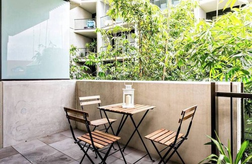 St Kilda Apartment | Sawyer - Quiet Bamboo retreat *Wi-Fi Parking