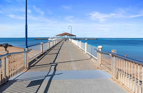 Scarborough Apartment | "Scarborough Studio" - Scarborough Q 4020