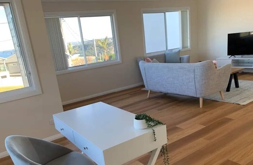 Central Coast House | Scenic Beach House great view 5miniute walk to the beach