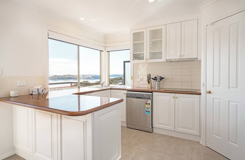 Sandy Bay House | Scenic Sandy Bay Lookout in the Hills