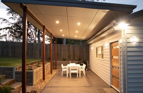 Basin View House | Scribbly Gum - Pet Friendly - 15 Mins Drive to Hyams Beach
