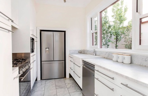 Semaphore House | Sea Breeze Manor | Beach | Sleeps 12 | Sunset View