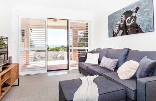 Semaphore House | SEA FOR MILES at Semaphore to relax & unwind