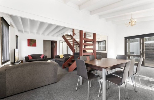 Apollo Bay House | Sea Loft - Central & Private