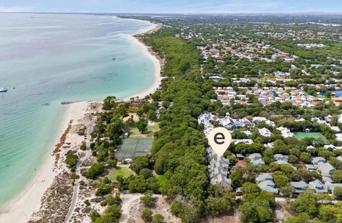 Broadwater House | Sea Vista - Beachside Resort-style Bliss