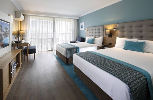 Main Beach Hotel | Sea World Resort