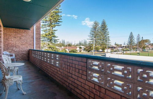 Tuncurry Apartment | Seabreeze 3 - Level stroll to the Rockpool, Cafes and Main Street Shops
