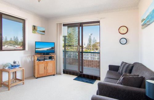 Tuncurry Apartment | Seabreeze 4 opposite the bowling club Tuncurry