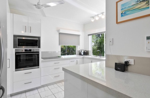 Clifton Beach House | SEABREEZE BEACHFRONT @CLIFTON