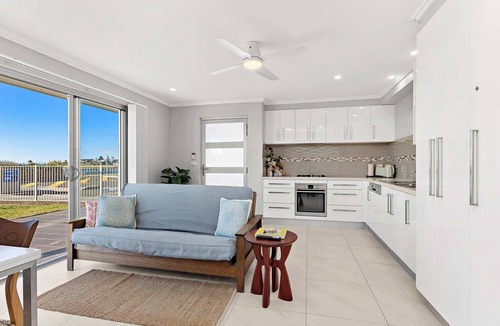Warilla Apartment | Seabreeze on the Beach "Brise"