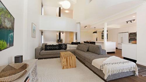 Dicky Beach House | Seabreezes & Ocean Views