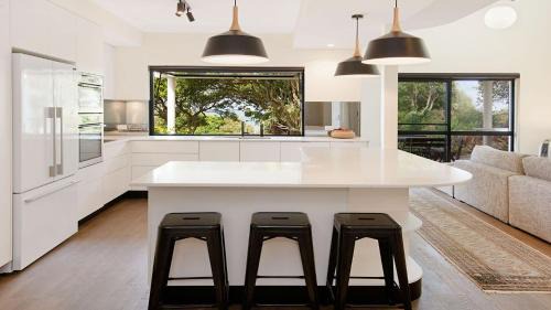 Dicky Beach House | Seabreezes & Ocean Views