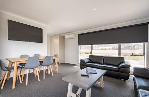 Somerset Hotel | Seabrook Hotel
