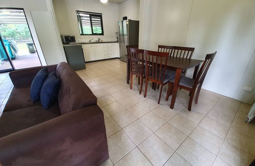 Dundee Beach House | SEACLUDED-HOLIDAY HOUSE close to the beach, with Pool & deck