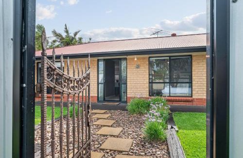 Aldinga Beach House | Seacret Oasis - Aldinga Beach - C21 SouthCoast Holidays