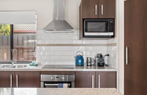Aldinga Beach House | Seacret Oasis - Aldinga Beach - C21 SouthCoast Holidays
