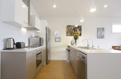 Normanville Villa | Seagrass Villas 2, Romantic Getaway with spa.