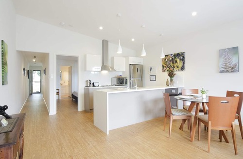 Normanville Villa | Seagrass Villas 2, Romantic Getaway with spa.
