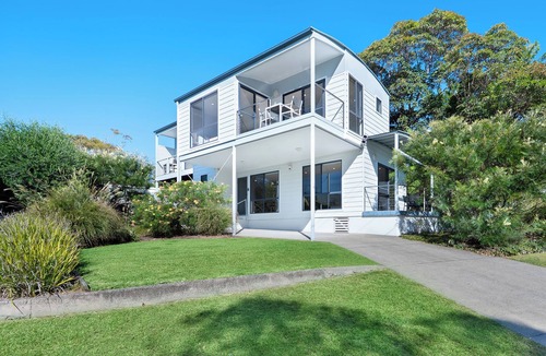 Hyams Beach House | Seahaven: Stunning Jervis Bay & Hyams Beach Views from every room