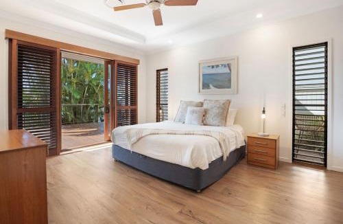 Noosaville House | Seahorse Family & Pooch Friendly Waterfront Home