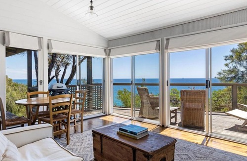 Mornington Apartment | Seahouse Studio - Private Beach Access Pets