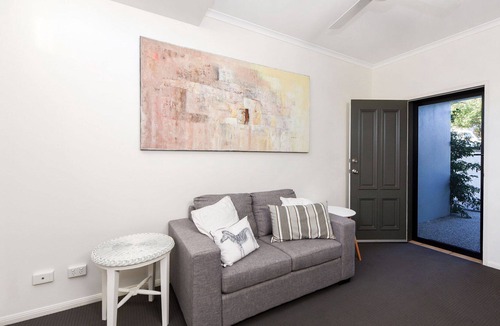 Peregian Beach Apartment | Seamistral - 1/21 Oriole Avenue