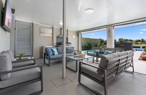 Banksia Beach House | Seanna Blue: Relax & Indulge on the canal