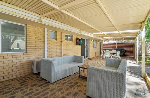 Lancelin House | Seas The Day- Coastal Comfort & Spacious Living!
