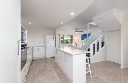 Port Douglas House | Seascape Holidays – 3 Reef Terraces on St Crispins