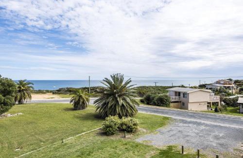 Guilderton House | Seascape - Outstanding Views Pet Friendly Free WIFI Netflix