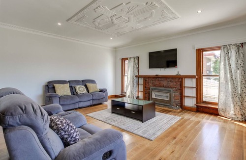 Lakes Entrance House | Seashells | Central Family Getaway