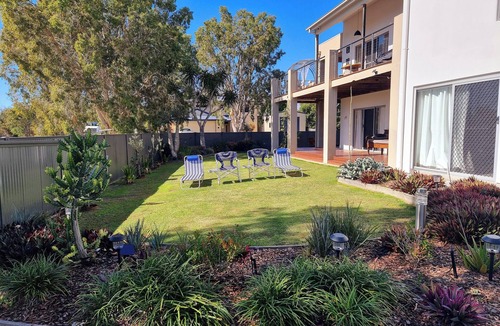 Burrum Heads House | Seaside 3BR /2BA Kayaks, Relaxed Beach Retreat | Dog-Friendly | Walk to Beach