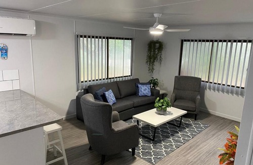 Slade Point Apartment | Seaside Breezes with Wi-fi