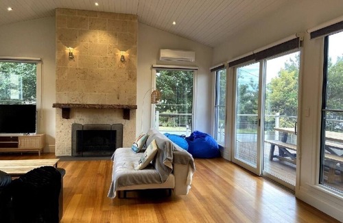 Dromana House | Seaside Escape.1 block from Dromana beach & shops