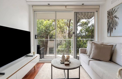 Dee Why Apartment | Seaside Escape Private Balcony BBQ
