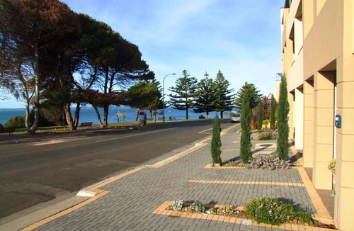 Kingscote Apartment | Seaside Lodge-Esplanade/Buller in Kingscote-pay half now then half on arrival