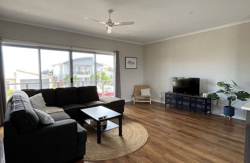 Port Hughes House | Seaside Serenity: The Ultimate Golf & Beach Escape