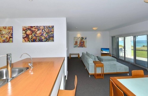 Mandurah House | Seaside Villa 10.1